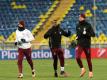 Franck Ribéry, Douglas Costa und Robert Lewandowski (l-r) müssen sich in Rostow warm anziehen. Foto: Peter Kneffel