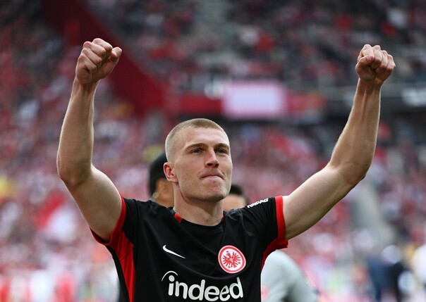 Rasmus Kristensen wurde bei Eintracht Frankfurt wieder glücklich. | Foto: Markus Gilliar/Getty Images