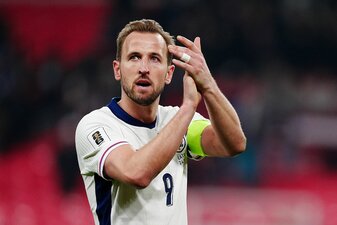 Harry Kane gratuliert seinem Ex-Club Tottenham Hotspur zum Gewinn der Europa League. Harry Kane gratuliert seinem Ex-Club Tottenham Hotspur zum Gewinn der Europa League.