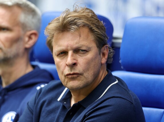 "Trainer schützen": Schalke-Direktor Mulder mahnt