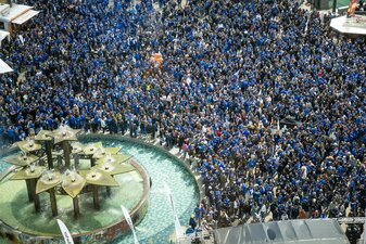 Die Bielefelder Fans feierten schon früh und zahlreich am Tag des Pokalfinals Die Bielefelder Fans feierten schon früh und zahlreich am Tag des Pokalfinals