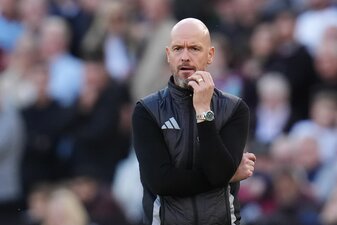 Trainer Erik ten Hag steht einem Bericht zufolge unmittelbar vor der Unterschrift bei Bayer Leverkusen. Trainer Erik ten Hag steht einem Bericht zufolge unmittelbar vor der Unterschrift bei Bayer Leverkusen.