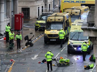 Liverpooler Meisterparade: PKW in die Menge gesteuert Liverpooler Meisterparade: PKW in die Menge gesteuert