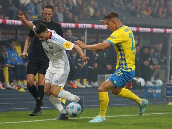 Krimi: Braunschweig schafft Zweitliga-Klassenerhalt