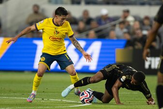Timothy Tillman (rechts) und Los Angeles FC hatten gegen Club América einen schweren Stand, setzten sich am Ende aber durch. Timothy Tillman (rechts) und Los Angeles FC hatten gegen Club América einen schweren Stand, setzten sich am Ende aber durch.