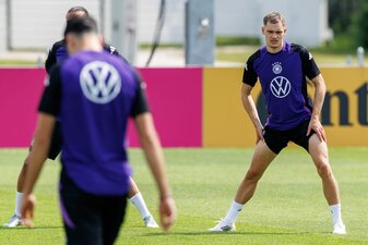Der Ablöse-Poker um Florian Wirtz (r) hält an. Der Ablöse-Poker um Florian Wirtz (r) hält an.