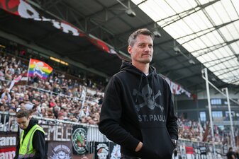 Will offenbar beim FC St. Pauli bleiben: Trainer Alexander Blessin. Will offenbar beim FC St. Pauli bleiben: Trainer Alexander Blessin.