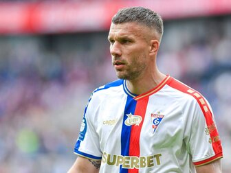 Podolski zum 40.: "Nur eine Zahl" Podolski zum 40.: "Nur eine Zahl"