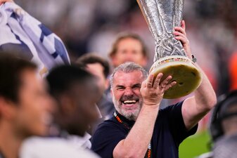 Mit Postecoglou gewann Tottenham erstmals seit 17 Jahren wieder eine Trophäe. Mit Postecoglou gewann Tottenham erstmals seit 17 Jahren wieder eine Trophäe.