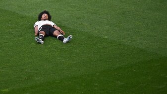 Karim Adeyemi am Boden. Karim Adeyemi am Boden.