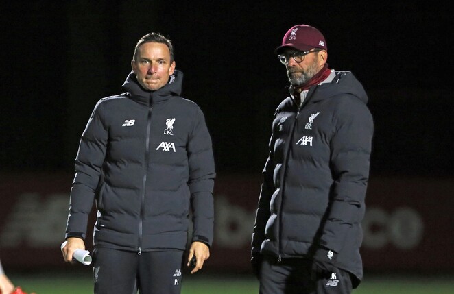 Nun wird Pepijn  Lijnders (l) für Manchester City arbeiten.