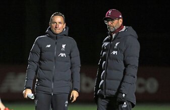 Nun wird Pepijn Lijnders (l) für Manchester City arbeiten. Nun wird Pepijn Lijnders (l) für Manchester City arbeiten.