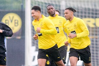 Jobe Bellingham (l) geht nach nur wenigen Trainingseinheiten beim BVB schon voran. Jobe Bellingham (l) geht nach nur wenigen Trainingseinheiten beim BVB schon voran.