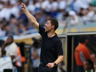 Zum Debüt: Alonso spielt mit Real nur Remis gegen Al-Hilal Zum Debüt: Alonso spielt mit Real nur Remis gegen Al-Hilal