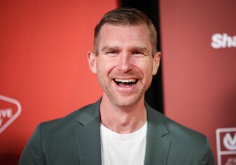 Mertesacker läuft im Testspiel seiner beiden Ex-Clubs auf. Mertesacker läuft im Testspiel seiner beiden Ex-Clubs auf.