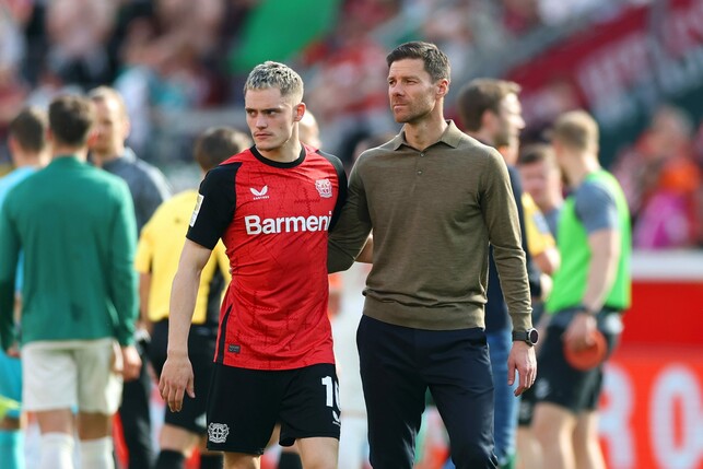 2024 Double-Helden von Bayer 04, jetzt offiziell Abgänge: Alonso (r.) und Wirtz (l.) haben Leverkusen verlassen. Foto: Lars Baron/Getty Images