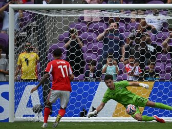 Klub-WM: Benfica siegt nach Blitz und Donner gegen Auckland Klub-WM: Benfica siegt nach Blitz und Donner gegen Auckland