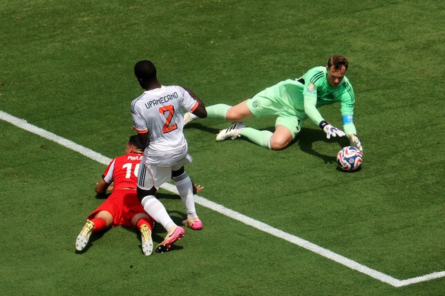 Manuel Neuer parierte bei der Niederlage gegen Benfica zweimal sehr stark. | Foto: Michael Reaves/Getty Images