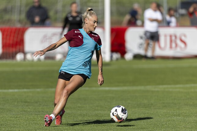Alisha Lehmann und ihre Schweizer Kolleginnen hatten gegen die U15-Jungs des FC Luzern keine Chance.