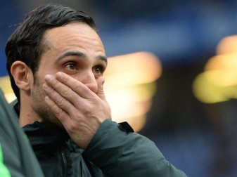 Bremens Trainer Alexander Nouri betreut das Team mit den meisten Gegentoren: 31 Saisontreffer kassierte Werder schon. Foto: Daniel Reinhardt Bremens Trainer Alexander Nouri betreut das Team mit den meisten Gegentoren: 31 Saisontreffer kassierte Werder schon. Foto: Daniel Reinhardt
