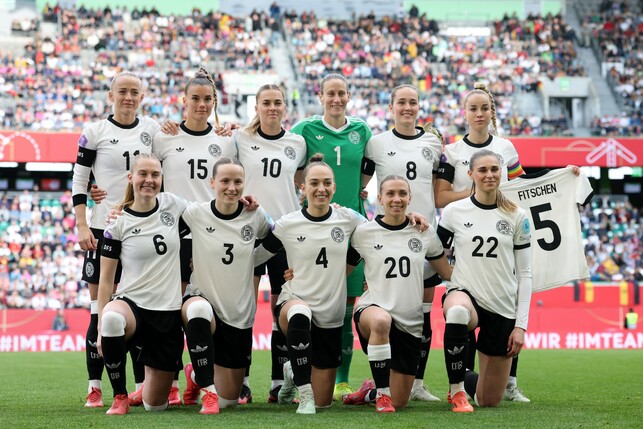 BERLIN, GERMANY - APRIL 08: Giulia Gwinn of Germany holds a shirt in tribute to Doris Fitschen as players of Germany pose for a team photograph prior to the UEFA Women's Nations League 2024/25 Group A
