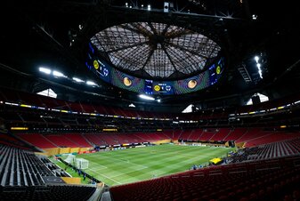 Dach zu: Im imposanten - und vor allem - klimatisierten Stadion von Atlanta kämpfen die Bayern gegen Paris um den Einzug ins WM-Halbfinale. Dach zu: Im imposanten - und vor allem - klimatisierten Stadion von Atlanta kämpfen die Bayern gegen Paris um den Einzug ins WM-Halbfinale.