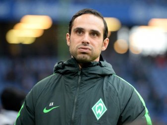 Alexander Nouri beklagt den Fitnesszustand seiner Mannschaft. Foto: Daniel Reinhardt
<br>dpa-infocom GmbH Alexander Nouri beklagt den Fitnesszustand seiner Mannschaft. Foto: Daniel Reinhardt
<br>dpa-infocom GmbH