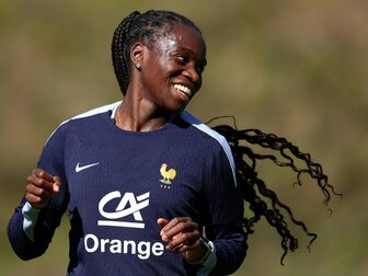 "Kein Risiko": Frankreich im Topspiel ohne Kapitänin Mbock "Kein Risiko": Frankreich im Topspiel ohne Kapitänin Mbock
