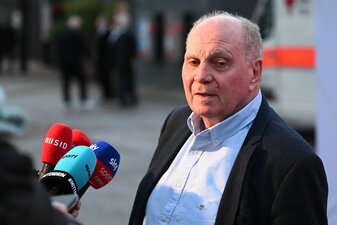 Uli Hoeneß spricht über Nick Woltemade, «der prima zu uns passen würde». Uli Hoeneß spricht über Nick Woltemade, «der prima zu uns passen würde».