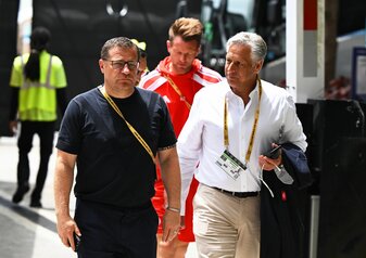 Für den FC Bayern München um Sportvorstand Max Eberl (l) ist ein Wechsel von Nico Williams zum deutschen Rekordmeister allein schon wegen der Gehaltsforderungen gescheitert. Für den FC Bayern München um Sportvorstand Max Eberl (l) ist ein Wechsel von Nico Williams zum deutschen Rekordmeister allein schon wegen der Gehaltsforderungen gescheitert.