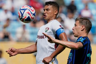 Thiago Silva (l) ist auch mit 40 Jahren noch zweikampfstark Thiago Silva (l) ist auch mit 40 Jahren noch zweikampfstark