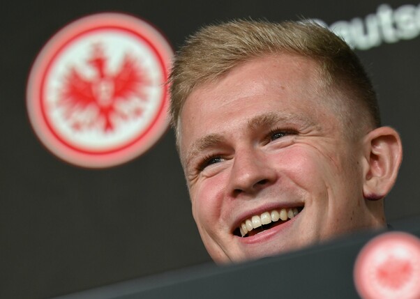 Jonathan Burkardt spricht.