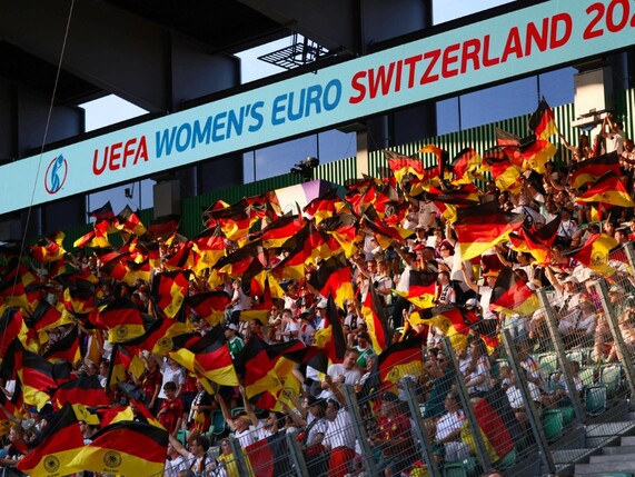 17.000 deutsche Fans in Basel: Rekordkulisse für DFB-Frauen