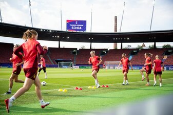 Klara Bühl (3. v. r.) beim Abschlusstraining Klara Bühl (3. v. r.) beim Abschlusstraining