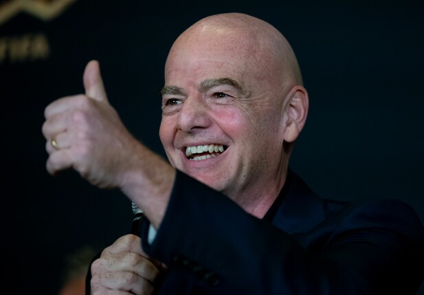 Daumen hoch: FIFA-Präsident Gianni Infantino ist begeistert von der Club-WM.