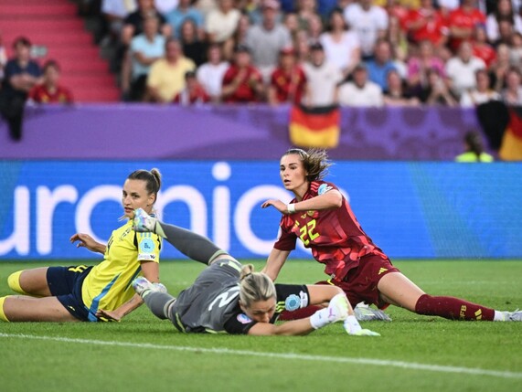 In Unterzahl und vogelwild: DFB-Frauen verlieren historisch