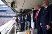 US-Präsident Donald Trump (2. v. r) und First Lady Melania Trump beim Finale.