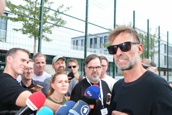 Er steht unweigerlich im Fokus: Jürgen Klopp. Er steht unweigerlich im Fokus: Jürgen Klopp.