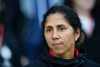 Erste Frau überhaupt im Aufsichtsrat des FC Schalke 04: Steffi Jones. Erste Frau überhaupt im Aufsichtsrat des FC Schalke 04: Steffi Jones.