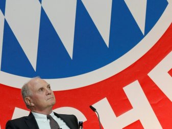 Hoeneß hofft auf Lahms Karriereende erst in 2018 (Quelle: PIXATHLON/SID)
<br>© 2016 SID Hoeneß hofft auf Lahms Karriereende erst in 2018 (Quelle: PIXATHLON/SID)
<br>© 2016 SID