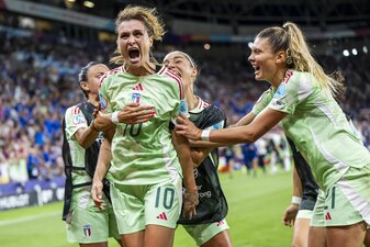 Unbändige Freude: Cristiana Girelli nach ihrem Siegtor in der 90. Minute. Unbändige Freude: Cristiana Girelli nach ihrem Siegtor in der 90. Minute.