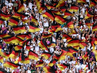 Beim EM-Viertelfinale: Rund 10.000 deutsche Fans in Basel Beim EM-Viertelfinale: Rund 10.000 deutsche Fans in Basel