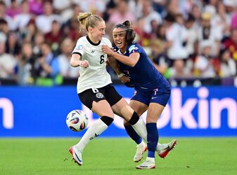 Ging vorbildlich voran: Kapitänin Janina Minge. Ging vorbildlich voran: Kapitänin Janina Minge.