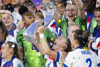 Nach einem Krimi im EM-Finale sind Englands Fußballerinnen erneut Europameister. Nach einem Krimi im EM-Finale sind Englands Fußballerinnen erneut Europameister.