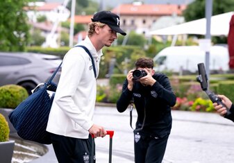 Nick Woltemade und der VfB Stuttgart kamen am Montag am Tegernsee an. Nick Woltemade und der VfB Stuttgart kamen am Montag am Tegernsee an.