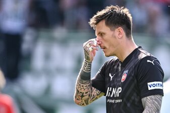 Er wolle den 1. FC Heidenheim aktuell nicht verlassen, erklärt Torwart Kevin Müller. Er wolle den 1. FC Heidenheim aktuell nicht verlassen, erklärt Torwart Kevin Müller.