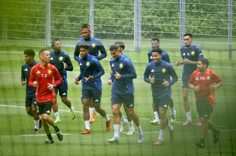 Cristiano Ronaldo (Mitte) sorgt mit dem Trainingslager seines Clubs Al-Nassr in Saalfelden für Aufregung. Cristiano Ronaldo (Mitte) sorgt mit dem Trainingslager seines Clubs Al-Nassr in Saalfelden für Aufregung.