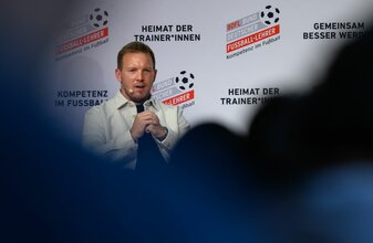Seinen Weggang aus Leipzig bezeichnet er im Nachhinein als «einen Tick zu früh» Seinen Weggang aus Leipzig bezeichnet er im Nachhinein als «einen Tick zu früh»