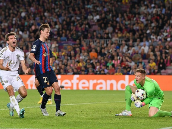 "Immer noch Kapitän": De Jong stellt sich hinter ter Stegen