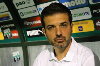 Der frühere Fußball-Coach Andrea Stramaccioni rettete zwei junge Frauen vor dem Ertrinken. Der frühere Fußball-Coach Andrea Stramaccioni rettete zwei junge Frauen vor dem Ertrinken.